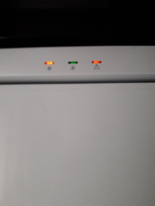 Холодильник атлант двухкамерный горит лампочка внимание. Холодильник Vestel GN 365. Холодильник Атлант 2х камерный индикация. Холодильник Zanussi ACLASS индикаторы. Холодильник Вестел панель управления индикаторы.