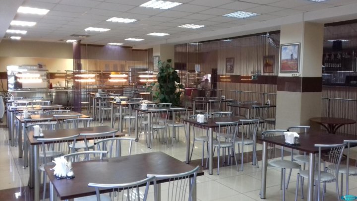 Буфет в школьной столовой. Столовой 1 этаж. Готовый бизнес столовая. Предприятия общественного питания столовая. Интерьеры столовых общественного питания.