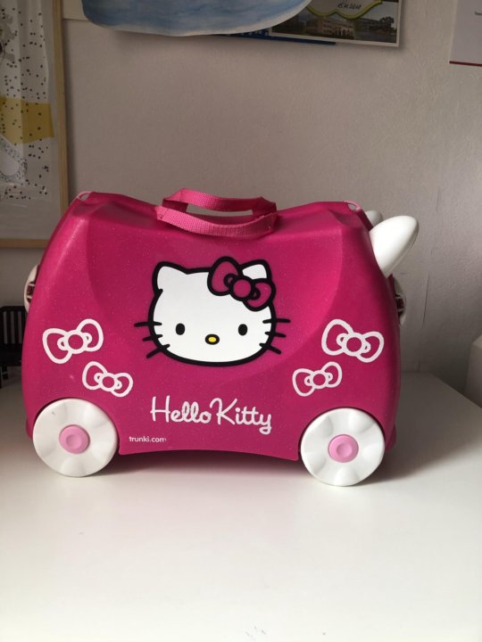 Чемодан hello kitty. Чемодан транки Хеллоу Китти. Чемодан Trunki Китти. Чемоданчик косметики Хэллоу Китти. Чемодан Хелло Китти игрушечный.