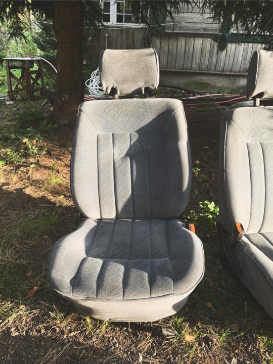 Vw passat b3 сиденья. Накидки на сиденья пассат б7. Сиденья фольксваген гольф 3. Пассат б4 седан салон. Диван от passat на ваз.