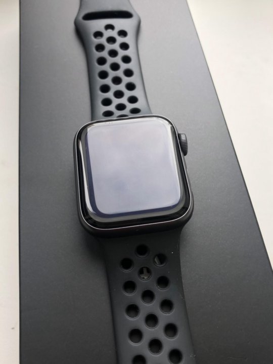 Apple watch 4 40mm nike. 