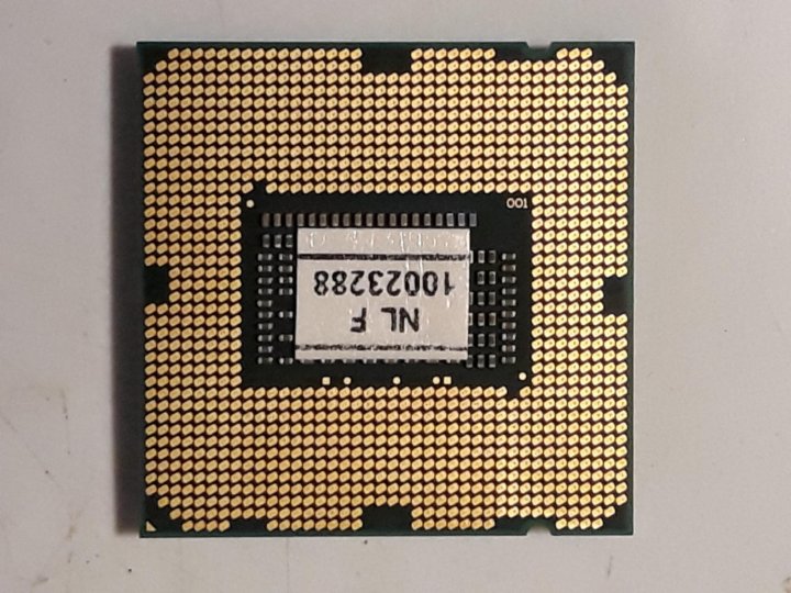 Intel core i7 2600 sandy bridge lga1155. Intel Core i7 2600k. Core i7 2600. Intel Core 7 2600k. Процессор i7 2600k вид снизу.