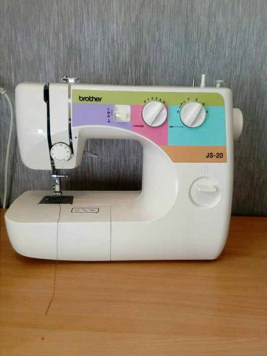 Бразер машинка швейная с дисплеем. Швейная машина brother js-25. Шаейная машинка бронтер js-50e. Brother js-25 цены. Швейная маштнка brothers js 25.