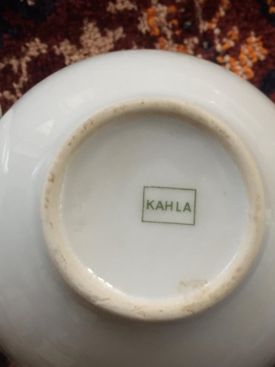 Ках ло. Сервиз чайный Старая Кахла. Соусник Кахла. Клеймо Kahla по годам. Бульонница фарфор с ручкой фирма Кахла.