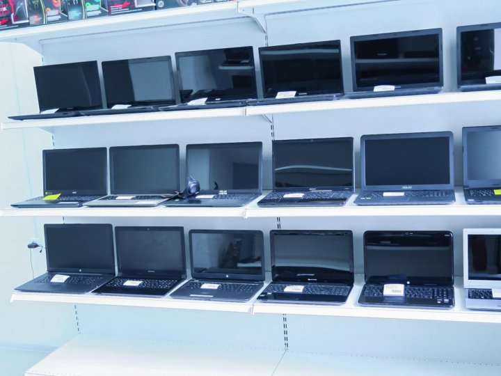 Ноутбуки в магазине. 100 ноутбуков на павелецкой. Комиссионки ноутбуки до 20. Комиссионки радиоаппаратуры. Комиссионка ноутбуков.