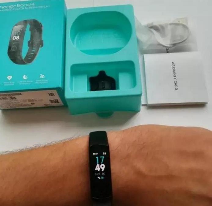Браслет хонор чойс. Honor Band 6 коробка. Honor Band 5 коробка. Как заряжать браслет Honor. Honor choice Band.
