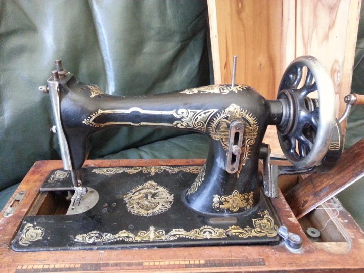 Швейная машинка stoewer купить. Швейная машинка Stoewer. Бернхард Штевер швейная машинка. Штевер швейная машина 1895 года. Швейная машина Stoewer MS-32.