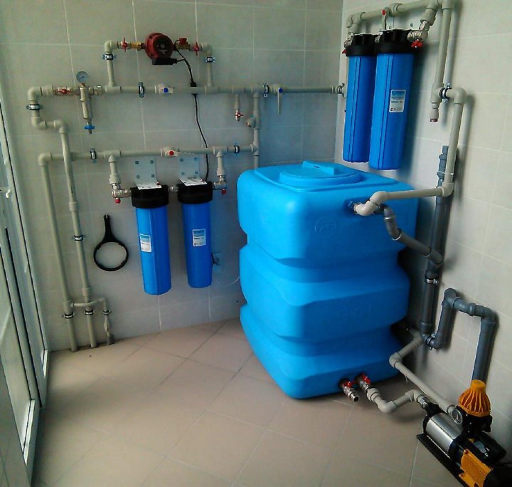 Бак для автополива 2000 л. Бак с насосом накопительный для водоснабжения на 20-30 литров. Накопительный бак для водоснабжения 500 литров с насосной станцией. Система водоочистки с накопительным баком. Емкость ksc-p 1000.