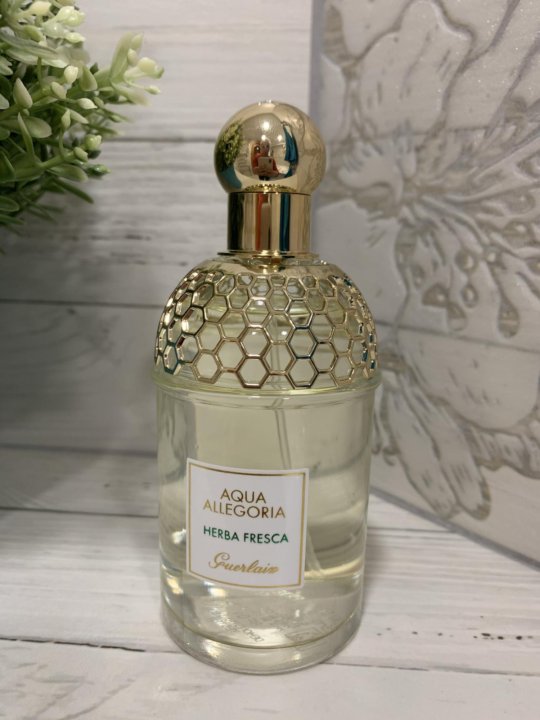Allegoria herba fresca. Allegoria herba fresca. Духи guerlain aqua allegoria. Духи герлен аква аллегория. Руки fresca perfume.