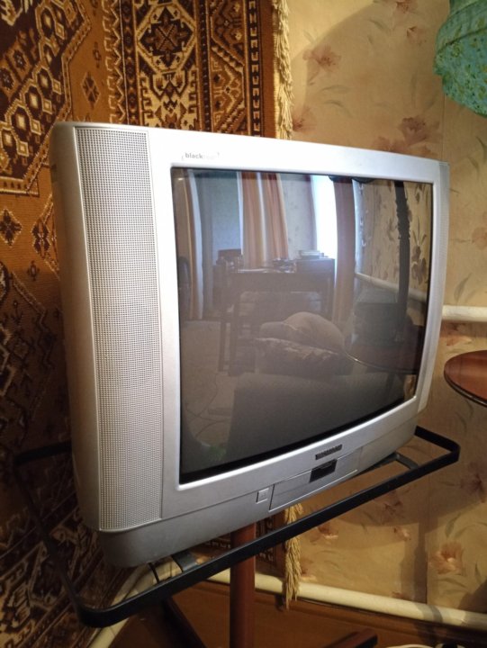 Телевизор авито ростов. Телевизор Bosch. Телевизор бош старый. Старые телевизоры с дивидендов в. Сомон ТЖ телевизор старого образца.