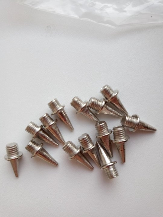 Заклепки шипы 70 мм. Шипованная резина nokian грузовая. Черная одежда с шипами. Таганка 16с шипы. Съемные шипы для кроссовок для бега.