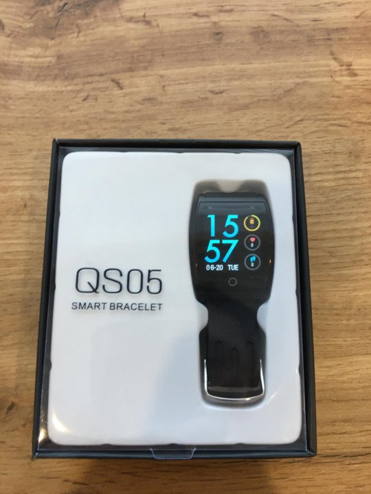 Qs05 on sale smart bracelet