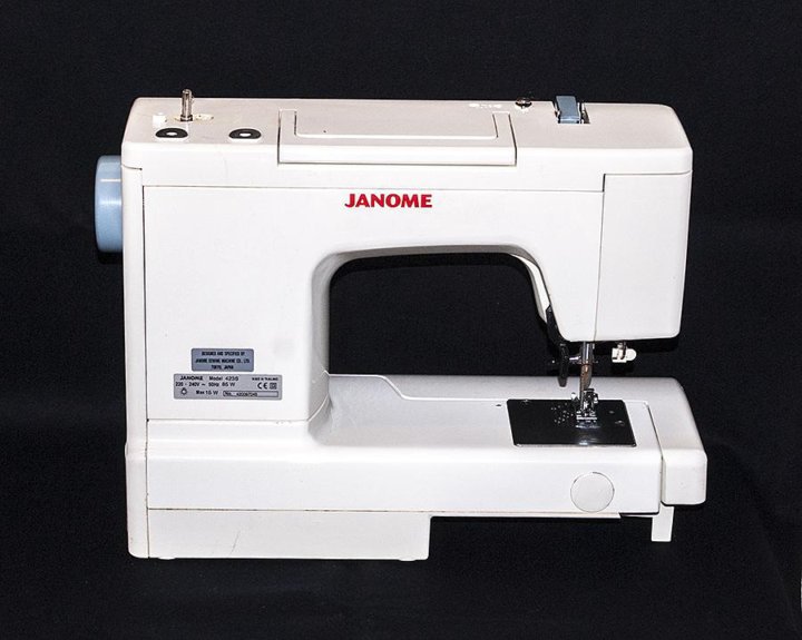 Швейная машина janome 423s япония. 