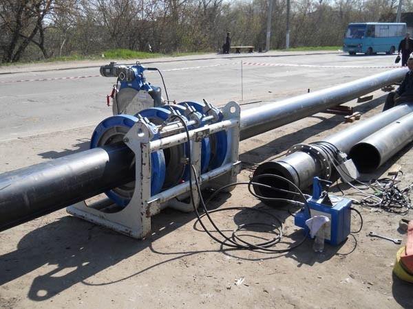 Пайка труб встык. Сварка ПНД труб встык. Сварка полиэтиленового газопровода встык. Станок для пайки полиэтиленовых труб gf. Сварка ПНД труб 32мм.