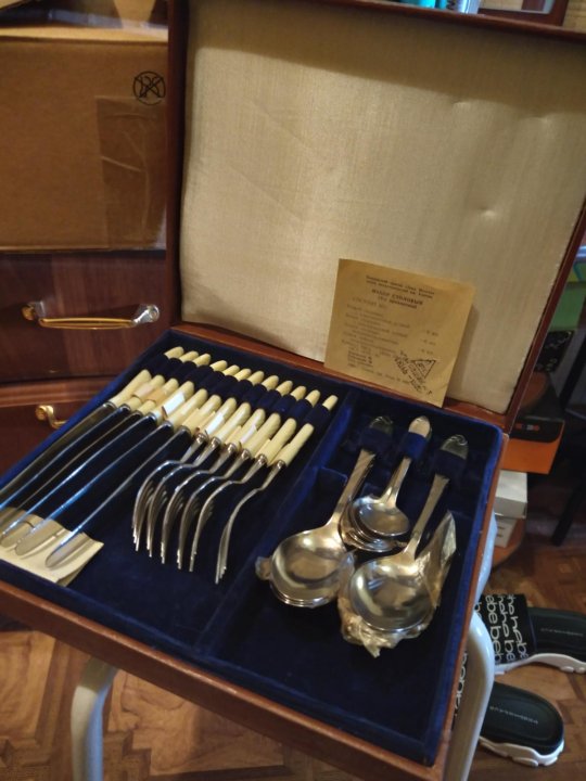 Советские столовые приборы. Комплект времен. Комплект времен. Советские серьги. Серьги золотые 724231.