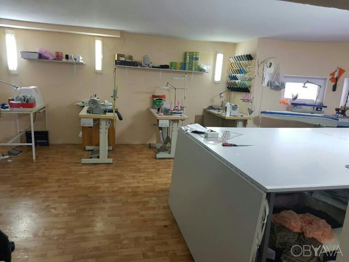 помещение швейного цеха. швейный цех здание. швейный цех в подвале. мини швейный цех. швейный цех здание.