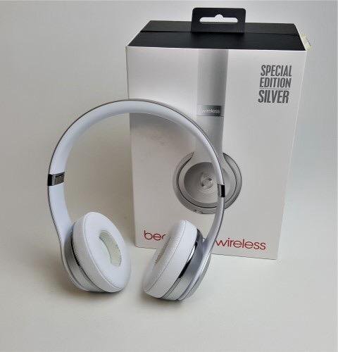 Silver wireless. Beats solo3 Silver. Beats Studio 3 Wireless бежевые. Beats solo.3 Satit Silver. Silver tube Wireless.