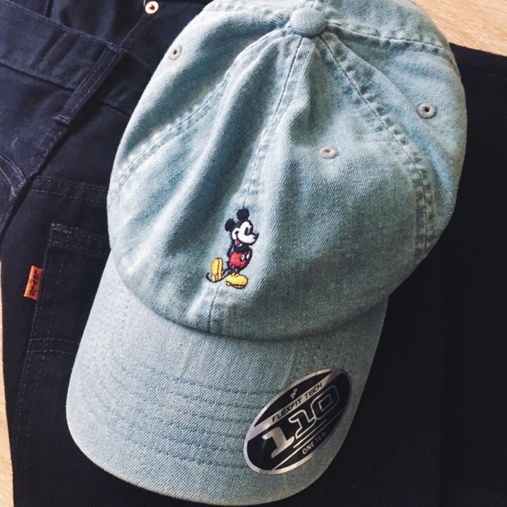 levi's mickey mouse cap