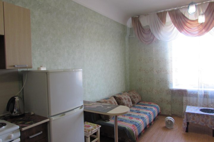 Комната 212. Комнаты в доме новая. Комната дешевого общежития. Общаги в омске снять. Комнаты в общежитии без посредников.