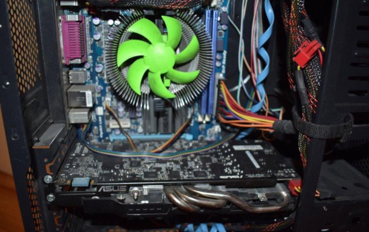 Без оперативной. 1050 Ti в системнике. Игровой системный блок Core i5 + GTX видеокарта. Системный блок с видеокартой GTX 1050. 1000 ГБ оперативной памяти в ПК.