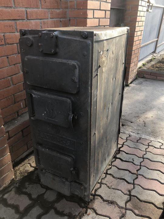 Газовый котел лемакс вайс 25. Напольный котел на твердом топливе attack fd 20 4 секции. Котел газовый кчм-7 гном. Котел отопительный кчм-5. Кчм 5 котел вес.