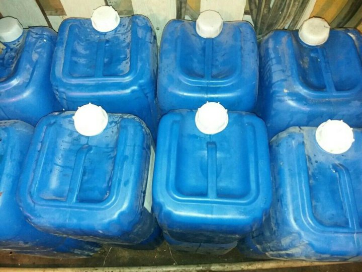 Куплю канистры пластиковые б у. Габариты пластиковой канистры 20 литров. Канистра пластиковая 20 литров. Канистра пластиковая 30 литров. Канистра 20 литров пластиковая синяя.