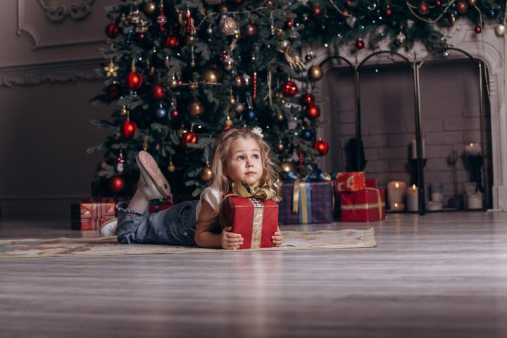 Новогодняя фотосессия в пижамах. Детская Новогодняя фотосессия в пижаме. Пижамки детские новогодние. Детская фотосессия новый год в пижаме.