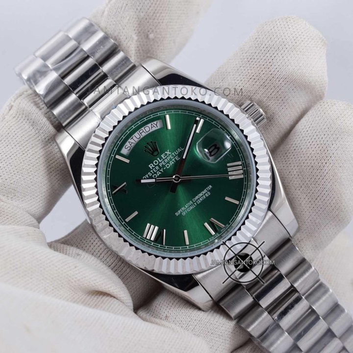 Rolex green. Jam tangan Rolex Day-Date 40 Silver. Rolex Datejust зеленый циферблат. Rolex Oyster Perpetual Silver. Ролекс Day Date зеленые.