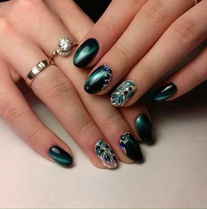 Маникюр на короткие ногти кошачий глаз. Видео с кошачьим глазом. Маникюр на короткие ногти кошачий глаз. Маникюр кошачий глаз 2022-2023. Видео с кошачьим глазом.