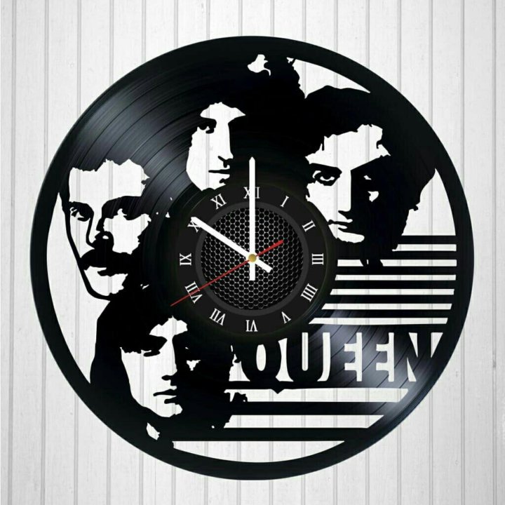 Включи альбом на часах. Часы из пластинки Queen. Часы из винила. Часы из винила Queen. Часы виниловая пластинка.