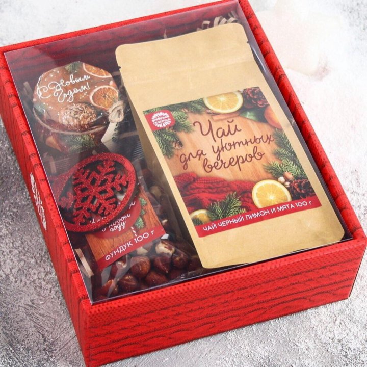 Подарочные наборы с чаем на новый год. Набор чая новогодний подарок. Чай ти тэнг снеговик ассорти подарочный набор. Подарочный новогодний набор. Новогодние подарочные наборы чая.