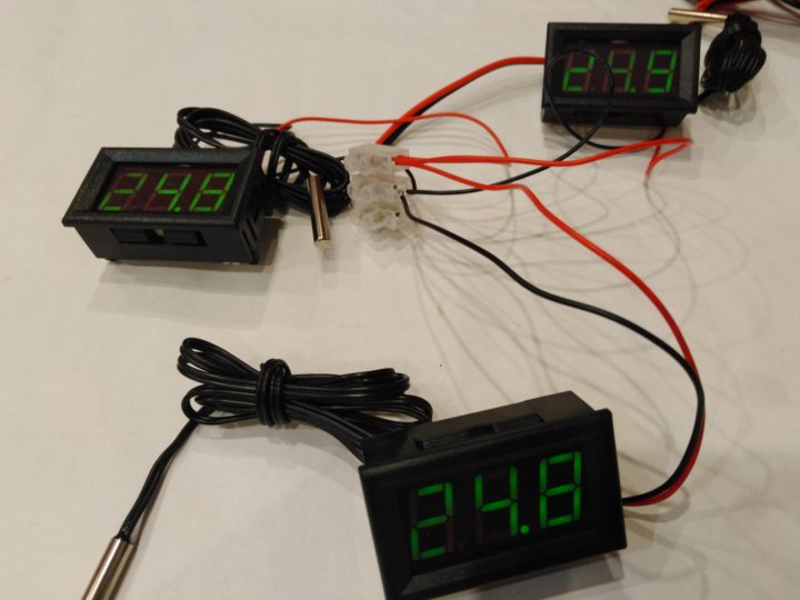 Термометры 12 вольт. Выносной термометр , вольтметр электронный автомобильный. Термометр на 12 вольт с выносным датчиком. Термометры 12 вольт. Цифровой термометр с выносным датчиком 100см -50 +110 (+- 0,1с).