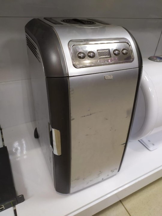 Автомобильный холодильник витек. Coolfort cf0118 sr. Автомобильный холодильник vitek vt 19 44 sr. Vitek 1944 холодильник. Vt1944 vitek холодильник шнур питания.