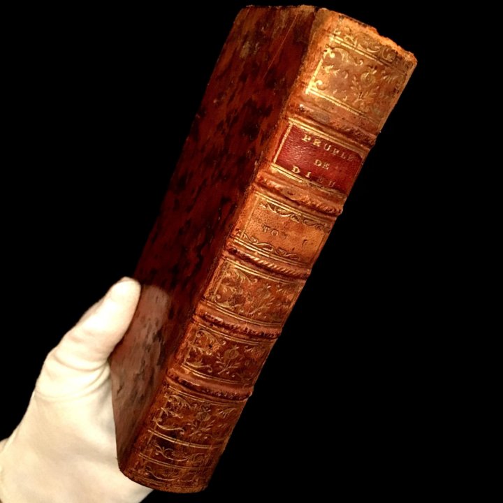 Книжка 18 века. Мемуары 18 века. Рнб библиотека вольтера. Книги 18 века. Библиотеке вольтера рнб спб.