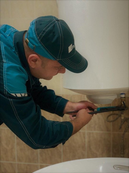 Сантехники. Работа сантехника вакансия в спб. Монтажник сантехник. Санекст армалит фото. Слесарь-сантехник.