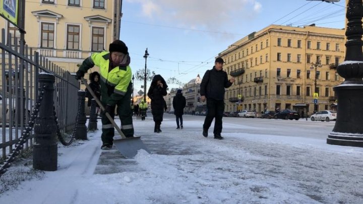 Убери спб. СПБ после снегопада. Уборка снега зимой 2020 в Санкт-Петербурге. Коммунальные службы зимой СПБ. Уборка снега проделанная работа.