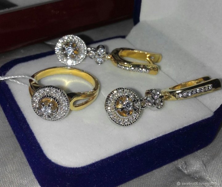 Бриллиантовое кольцо и серьги