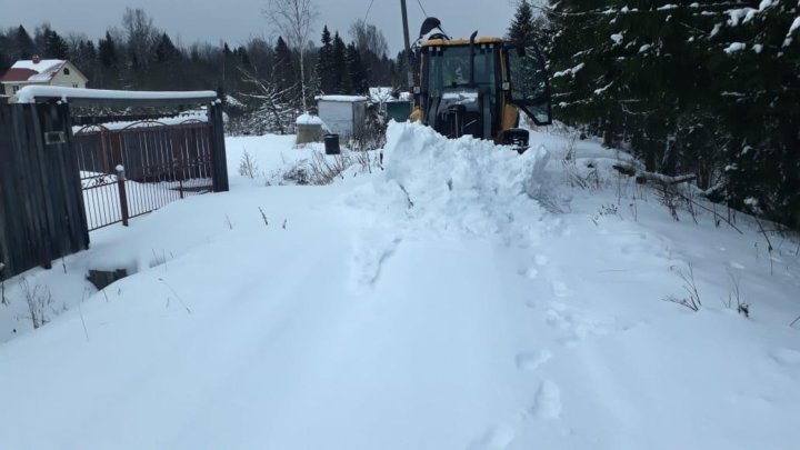 Уборка снега в снт. Уборка снега трактором в СНТ.