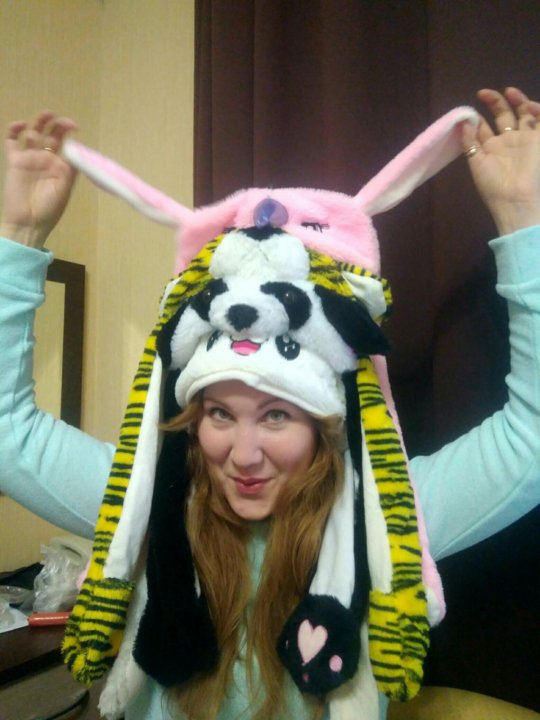 Шапка moving bunny hat оленёнок. Плюшевая шапка с ушками. Шапка с двигающимися ушами. Шапка bunny hat. Шапка с подвижными ушками.