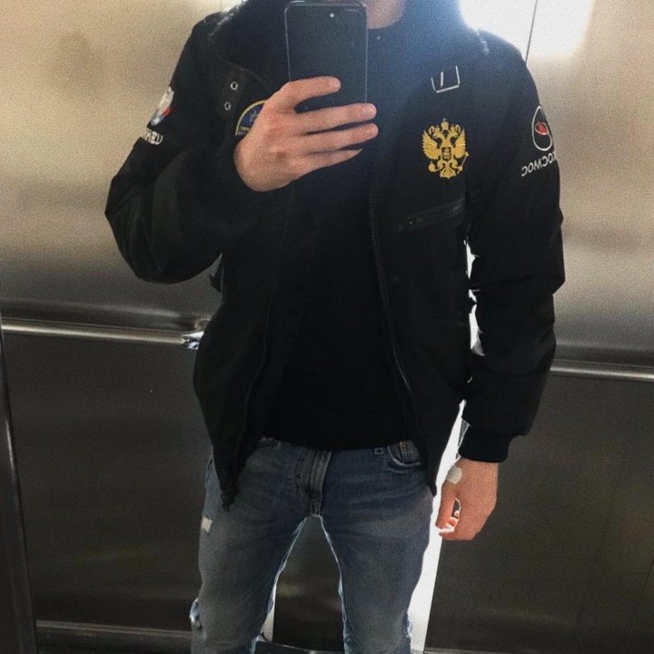 зимняя куртка роскосмос. антон николаевич шкаплеров. роскосмос мерч куртка.