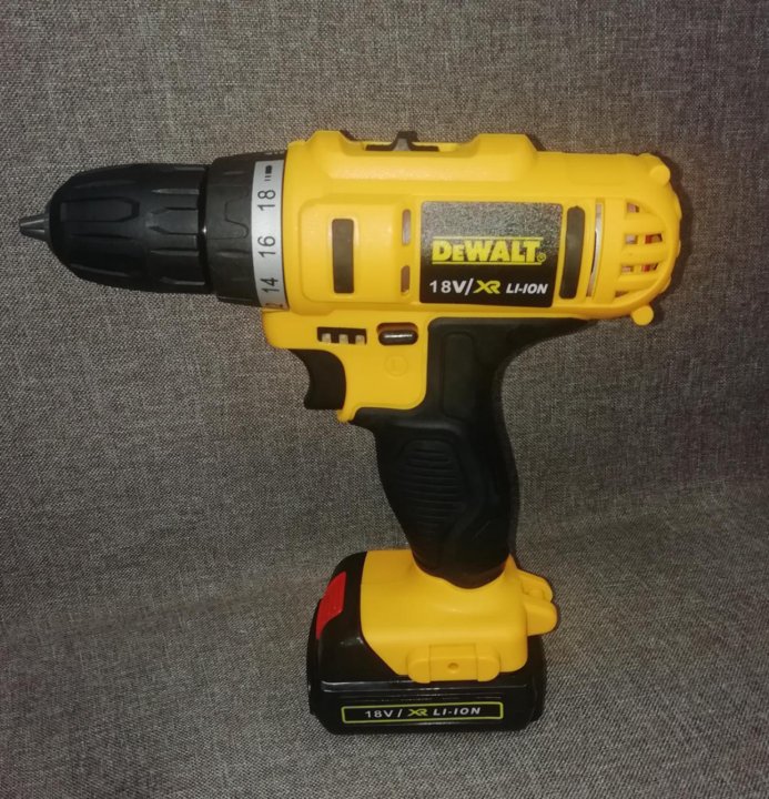 Девольт шуруповерт 18 вольт. Шуруповёрт DEWALT 18v. DEWALT DCB 112 шуруповерт реплика.. Бу шуруповерт DEWALT 18.