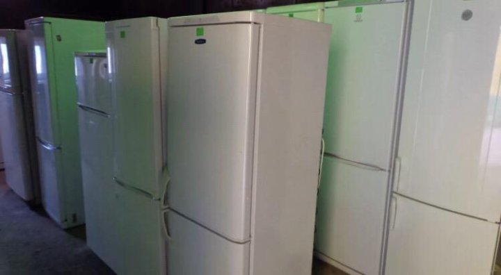 Холодильники в хорошем состоянии. Бэушные холодильники. Буушныей холодильник. Куча холодильников. Продается холодильник.