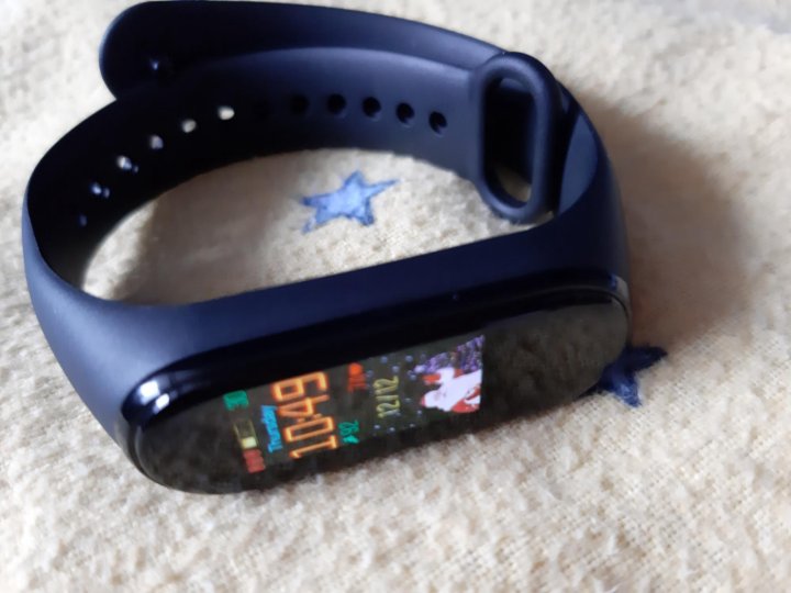 Китайский mi band 8. Mi Band 8. Ремешок на ми банд 8 силиконовый пудра.