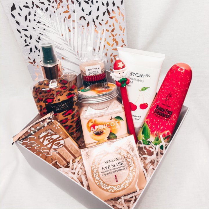 Подарочный набор. Бокс с косметикой. Подарочные наборы корейской косметики. Набор уходовой косметики. Набор косметики подарок.