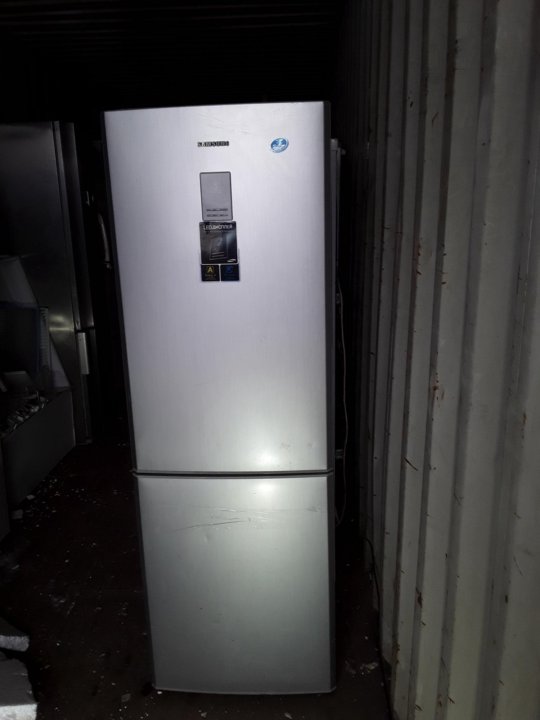 Авито хабаровск б у. Холодильник Samsung d5. Холодильник Samsung 2019. Холодильник самсунг с зеркалами на передней части. Холодильник Хабаровск.