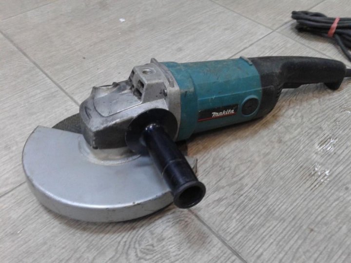 Старый макита. Макита 9069. Болгарка Makita 9069. Большая болгарка Макита 900. Болгарке Макита 9069 номера запчастей