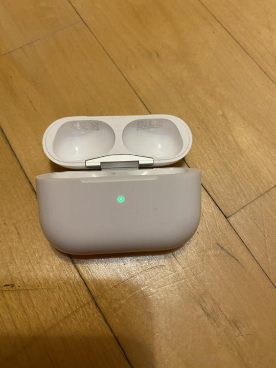 Потерян кейс от airpods. Кейс от наушников аирподс 2. AIRPODS Pro кейс. Кейс аирподс 2 оригинал. AIRPODS Pro 2 оригинал кейс.