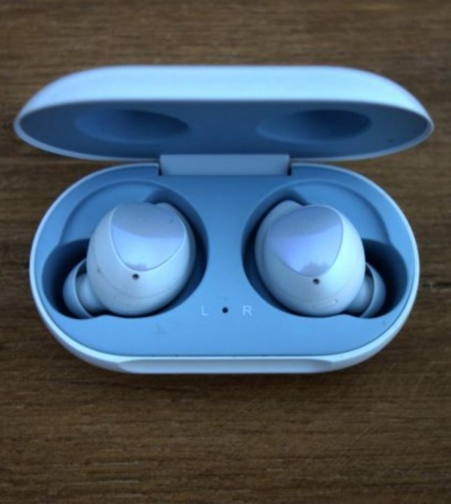 Samsung galaxy buds fe белый. Наушники самсунг Батс 2. Samsung наушники Buds 2 Олимпийские. Наушники самсунг беспроводные Buds 15a0. Наушники Samsung Galaxy Buds Fe.