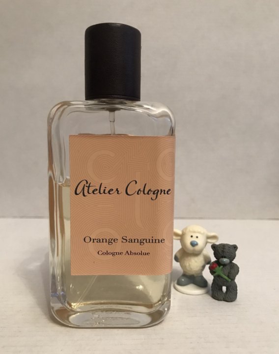 Musk imperial код видео. Atelier Cologne Musk Imperial. Atelier Cologne Orange Sanguine. Ателье Колонь оранж флакон с крыльями