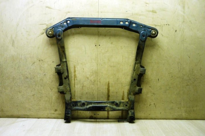 Подрамник сандеро 1. Размер диагонали подрамник ларгуса. 544016835r подрамник. Подрамник рено логан 1 артикул. Рено логан подрамник передний.